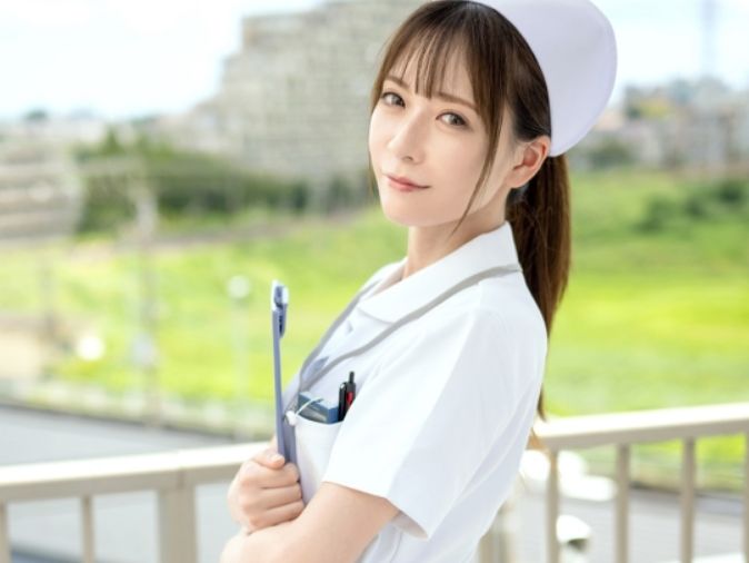 【清楚系ナースの裏の顔】『患者さん、内緒よ♡』天使の笑顔でチンポ狩り！野々浦暖ちゃんが白衣の下に隠したド変態な本性…仕事中は真面目なのに、病室でこっそりフェラチオサービス！？
