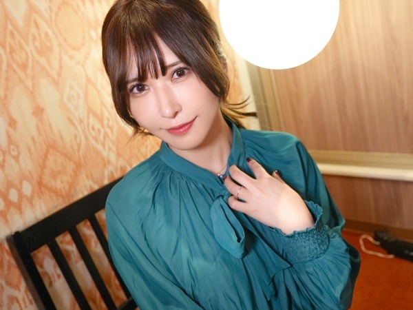 【地方局勤務】乱れた不倫ハメ撮りっ…お仕事デキそうな奥様が肉棒を楽しそうにおしゃぶりしちゃいますっ！