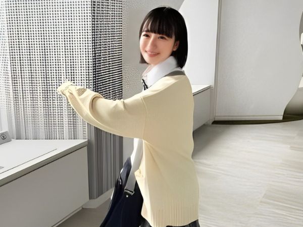 【JKのびしょ濡れオマ○コ】 ショートが似合う清純派JKがエッチで大変身！ 敏感ボディが潮を吹きまくり、イキまくりの乱れっぷり！
