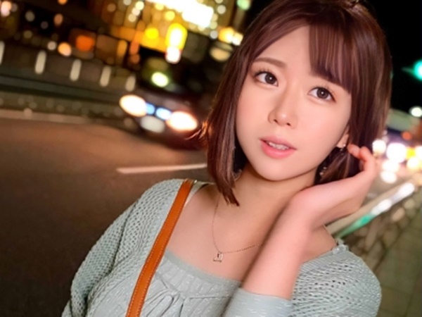 華奢な激カワ素人娘のツルツル無毛マンコにおじさんチンポねじ込みガン突き！快感に顔を歪ませながら激イキ！