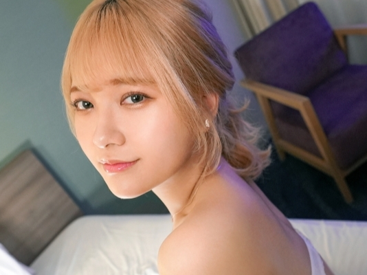 【敏感女子のメス汁大噴射】キュートな女の子が激しく手マンされ、マン汁垂れ流し！おマンコを激しく突かれて、感じまくる姿はエロ可愛い！敏感ボディがビクビク反応する様子は見逃せない！