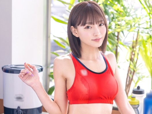【スポーツ美女の汗だくエッチ】『ダメ…でも気持ちいい…』スレンダーお姉さんがスポーツウェアで誘惑♡汗ばんだ美尻を揉まれ、水着のまま騎乗位！着衣ハメで激しく腰を振る姿がエロすぎる！