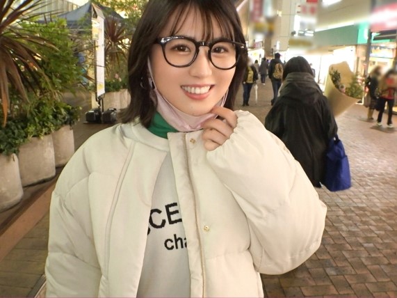 【純粋保育士の危険な誘惑】『褒められると弱いんです…』真面目な保育士さんがナンパ師の甘い言葉にメロメロ！普段は子供と接する無垢な笑顔が、エッチな褒め言葉でトロけて…♡ 恥じらいながらも感じる姿がたまらない！