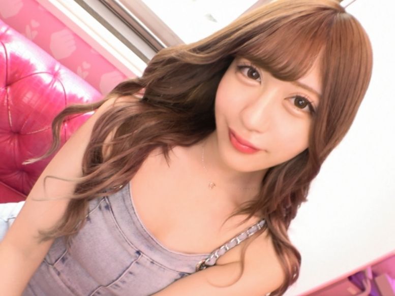 【ギャル店員の裏の顔】『仕事中は真面目なのに…』有名店で働く美人お姉さんがエロすぎる！セクシーな唇とトロトロまんこで感じまくり♡普段とのギャップが最高に興奮する！ｗ