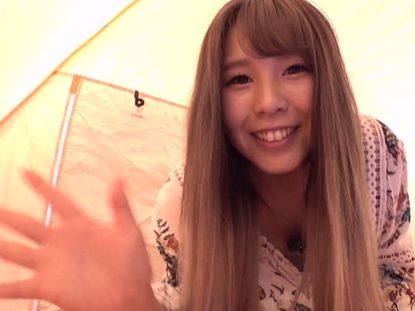 【テントの中のエッチな秘密】『誰かに聞こえちゃう…』野外でこっそりオナニーする美乳お姉さん♡ 揺れるおっぱいと我慢できない喘ぎ声…野外でイキまくる姿がエロすぎる！！
