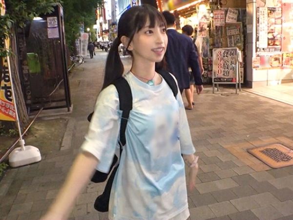 【秋葉原で見つけた貧乳ちゃん】 電マでイキまくり！ スレンダー美少女のキツキツおマ○コに生挿入！ 激ピストンで感じちゃう♡