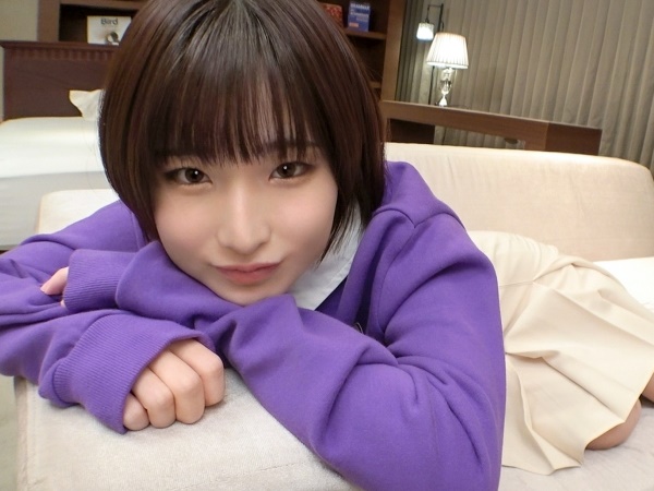 【小動物系美少女の初々しい喘ぎ】『気持ち良すぎる…』色白スレンダーボディが震える！エッチに夢中なウブっ娘が激しいピストンにオマンコ大洪水♡壊れちゃうほど感じまくり！