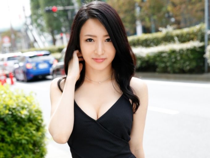 【ガールズバー美女の恥辱】友達の前でチ●ポに翻弄される！美しいお姉さんが、見られながらイキまくる姿に興奮必至♡大人の色気全開の恥ずかしプレイ！！