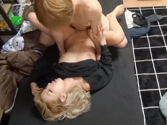 【ギャルDJの裏側】ノリノリのビッチギャルをヤリ部屋に連れ込み♥隠し撮りで激イキする姿が丸見え！クラブで盛り上げる彼女が、ベッドではもっとアツい！