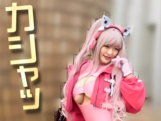 【爆乳コスプレ美少女のオフパコ乱交】『ファンとエッチなんて…でも気持ちいい！』Hカップ美少女が手マンで大噴射！コスプレ衣装のままハメまくり、ファンも大興奮の仰天プレイ！！