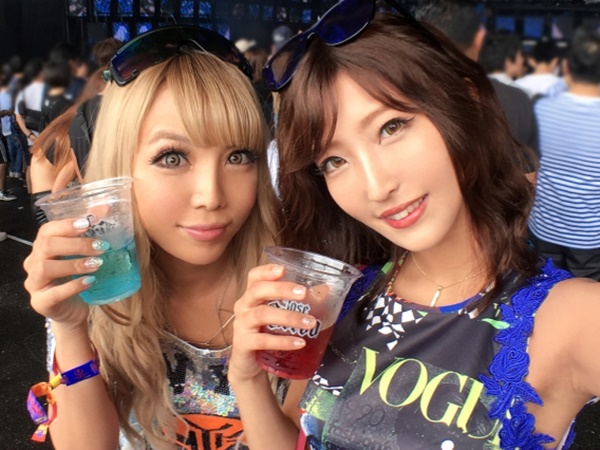 【ギャル集団と乱交パーティー】『もっと奥まで…』イケイケギャル姉さんたちがノリノリでチ○ポを歓迎!締まりのいいエロま○こにぶち込み、ギャルたちの淫乱スイッチオン!ノリ良し、エロさ満点のハーレム乱交で大騒ぎ♡