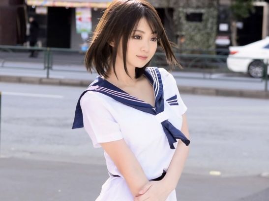 【コスプレ美少女の裏事情】人気レイヤーがエロコスで本気モード♥報酬に釣られてデカチン挿入！制服からエロコスまで、変態プレイに夢中のドスケベ娘がAVデビュー！！