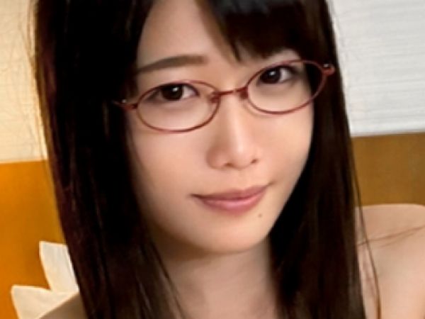 【メガネ女子のギャップエロ】『こんな私、見ないで…』清楚系メガネっ娘が巨根に激しく突かれ、淫乱モード全開！知的な見た目とのギャップがたまらない♡