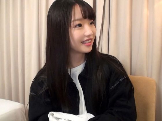 【黒髪美少女の恥じらいナンパ】『お金が欲しくて…』清楚な見た目とは裏腹に、デカチンを必死に咥える健気な姿がエロかわいい！お金のためにエッチな要求に応える、素人女子の初々しい反応がたまらない！♡