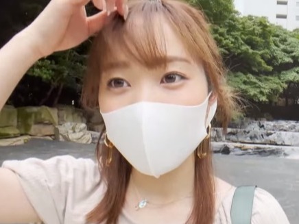 【生配信中のハプニング】『見ないで…』人気ライバーがファンとの交流企画でまさかのパイズリ披露！ 興奮したファンにバックから激しく突かれ、巨乳を揺らしながら本気で感じちゃう！♡