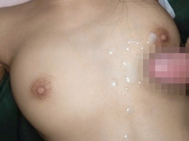 【JDテントSEX】無毛マ○コに激ピストン！女子大生と野外でこっそりエッチ♡敏感な乳首が勃起しまくり！最後はおっぱいにぶっかけちゃった！