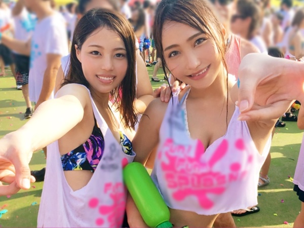 【ヤリマンJDの乱交パーティー】小柄で華奢な女子大生たちがノリノリで大人のチンポを味見！狭いマンションで繰り広げられる、ハメを外したセックス祭り♡大人チンポが次々と華奢ボディにねじ込まれ、喘ぎ声が響き渡る！