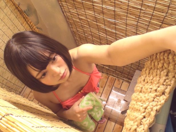 【盗撮オナニー】海の家シャワー室で女子たちが大胆オナニー！隠しカメラが捉えたエッチな素顔をこっそり公開ｗ