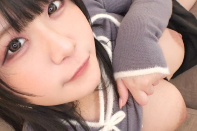 【爆乳美少女の誘惑】『見つめられて…興奮しちゃう♡』タレ目がチャームポイントのHカップ娘が、エロオーラ全開で男を誘惑！柔らかそうな巨乳と、セクシーな腰つきで翻弄され、我慢の限界！激しく絡み合うエロ過ぎるセックスに暴発必至！