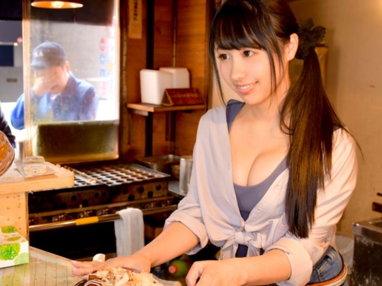 【たこ焼き屋さんの看板娘、閉店後のエロすぎるバイト】『お客さん、こんなことしちゃダメですよ…♡』恥じらいながらも、チ○ポに夢中になっちゃう看板娘！店内でイカされまくり、たこ焼きよりも熱い夜を過ごす！素人娘の恥じらいとエロさのギャップに興奮！