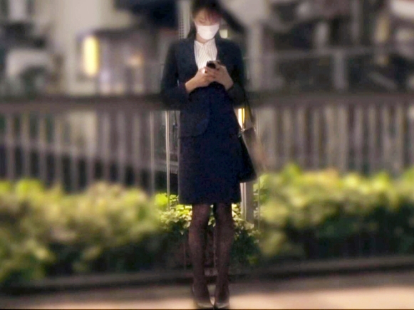 【美人OLの誘惑】美脚お姉さんがエロすぎて我慢汁ダダ漏れ！敏感なマンコを責めたら、メス汁垂れ流しで大洪水！これぞ最高のオフィスファック！♡