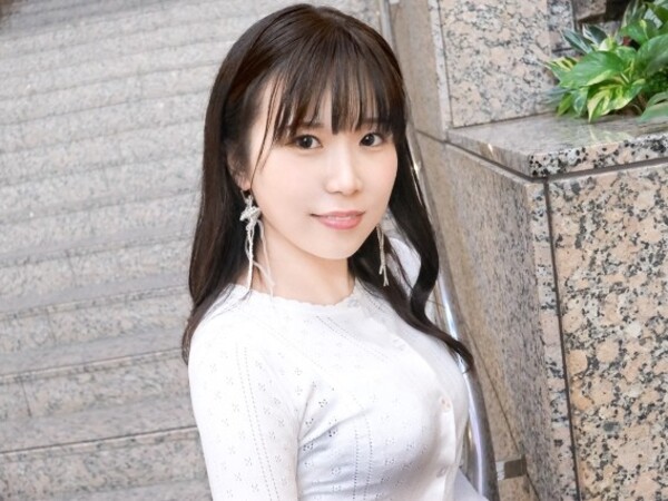 【素人】卑猥なデカ尻装備の子犬系美少女♥アソコ弄るとお潮を大量おもらしｗちんちんで奥まで突かれエッチな声で吠えまくり！