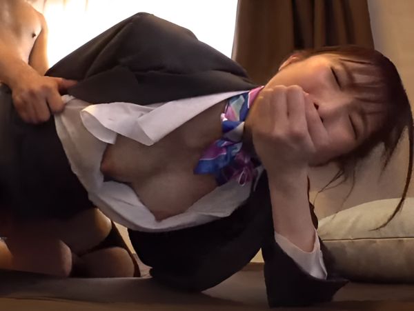 【素人CAの淫らな本性】『声我慢できない…』スレンダーでちっぱいなキャビンアテンダントが、膣の奥までザーメンを欲しがり、中出しされちゃう♡