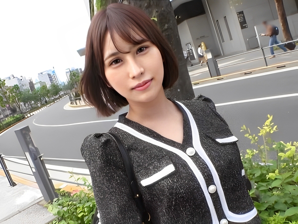 【ドーナツ屋美女の裏バイト】『お客さん、内緒だよ…』SS級美女が上目遣いでフェラチオ♥騎乗位でチンポを丸呑みする姿がエロかわ！本業じゃ見せない淫乱モード全開！