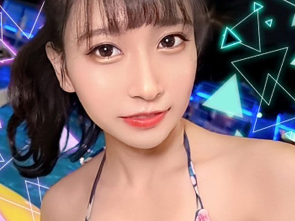 【プールサイドの誘惑】『ダメ…でも気持ちいい…』スレンダー美ボディの新人グラドルをナイトプールでゲット！部屋でクンニ責め＆生チンポ挿入でイカせまくり！♡