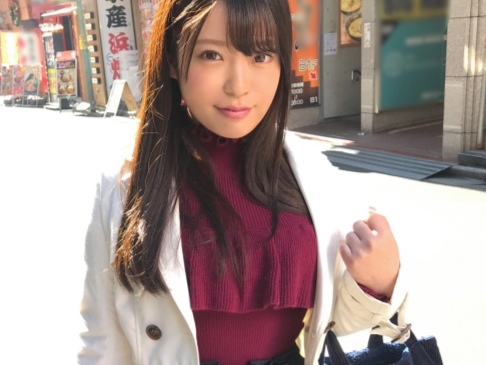【素人Eカップ】「ダメ…感じすぎる！」イヤらしい声で喘ぎまくる！乳首ポロリで我慢できずに生ハメ気持ちいい♡