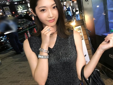【騎乗位で乱れる華奢美人】男根に跨り感じまくるお姉さん！細身のボディが激しく揺れ、おマンコを貫かれて悶える姿にフル勃起確定！！♡